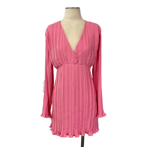 Lovers + Friends- Bernice Pleated Dress in Candy Pink Size Large. - Picture 1 of 11